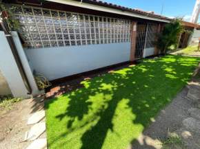 Casa em Itanhaém Pé na Areia ! A 100 metros do mar